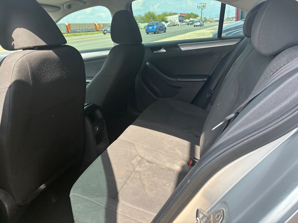 Used 2015 Volkswagen Jetta SE FWD image 27