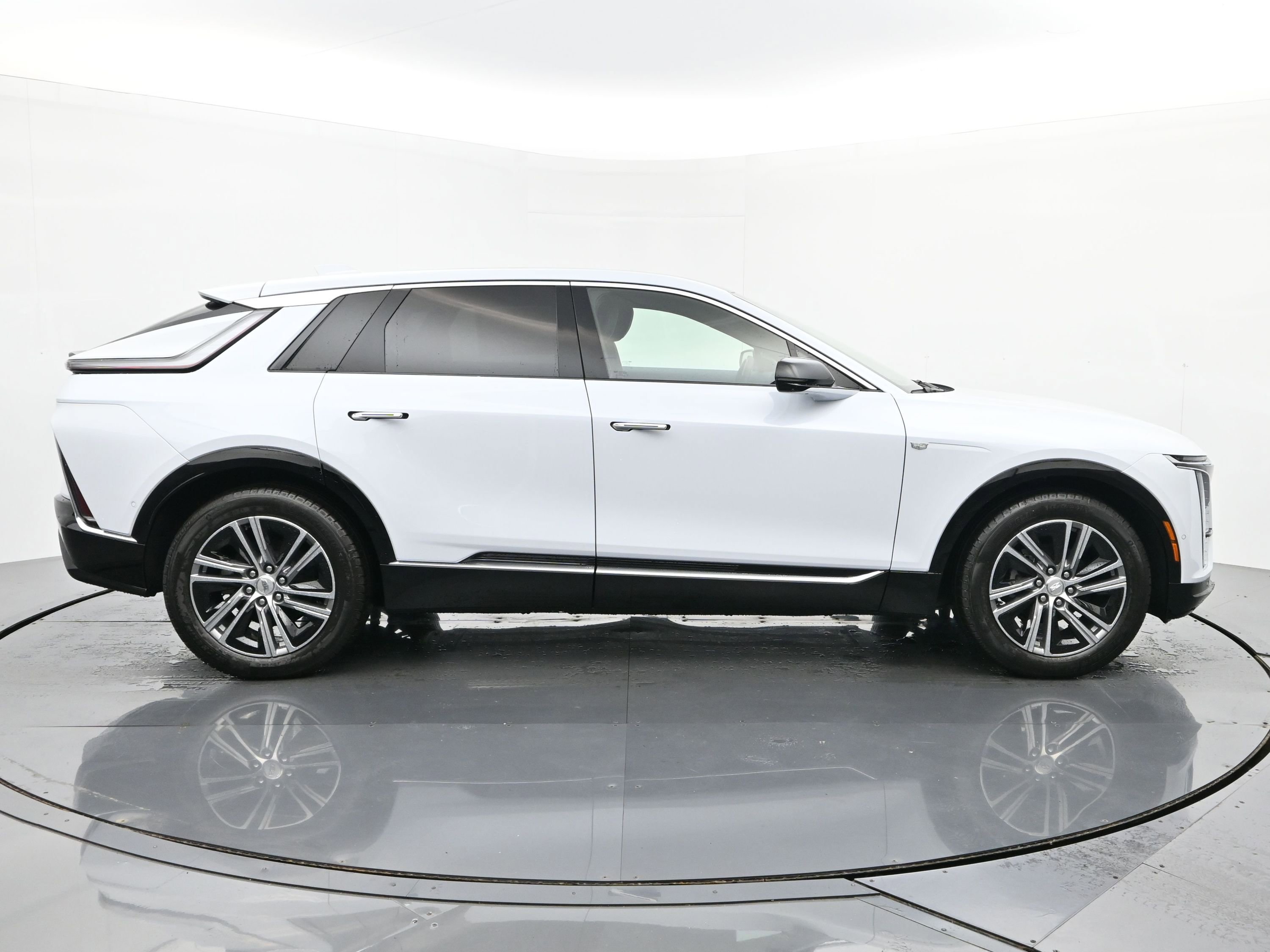 New 2026 Cadillac Lyriq Luxury image 6