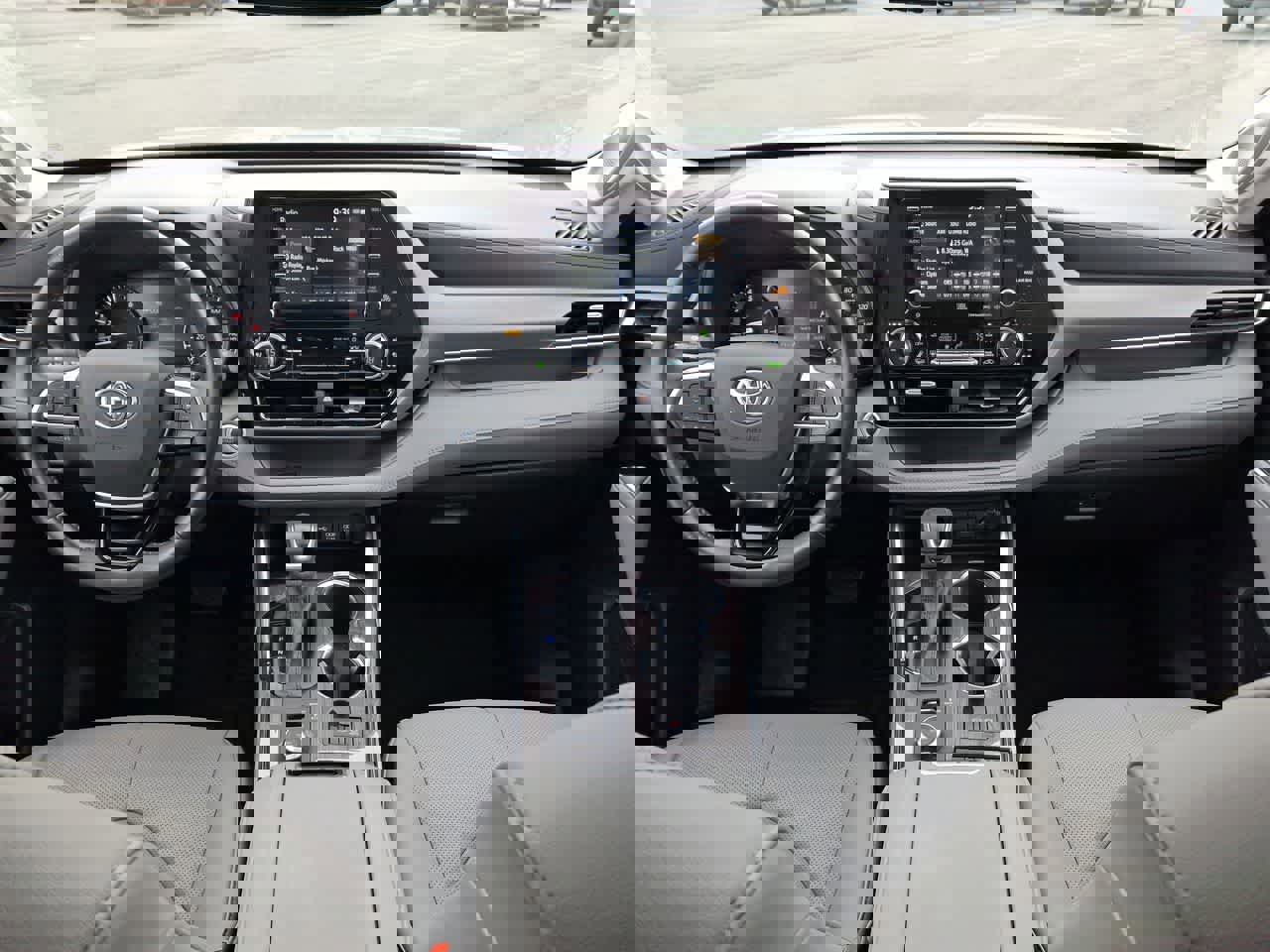 Used 2021 Toyota Highlander Limited image 10