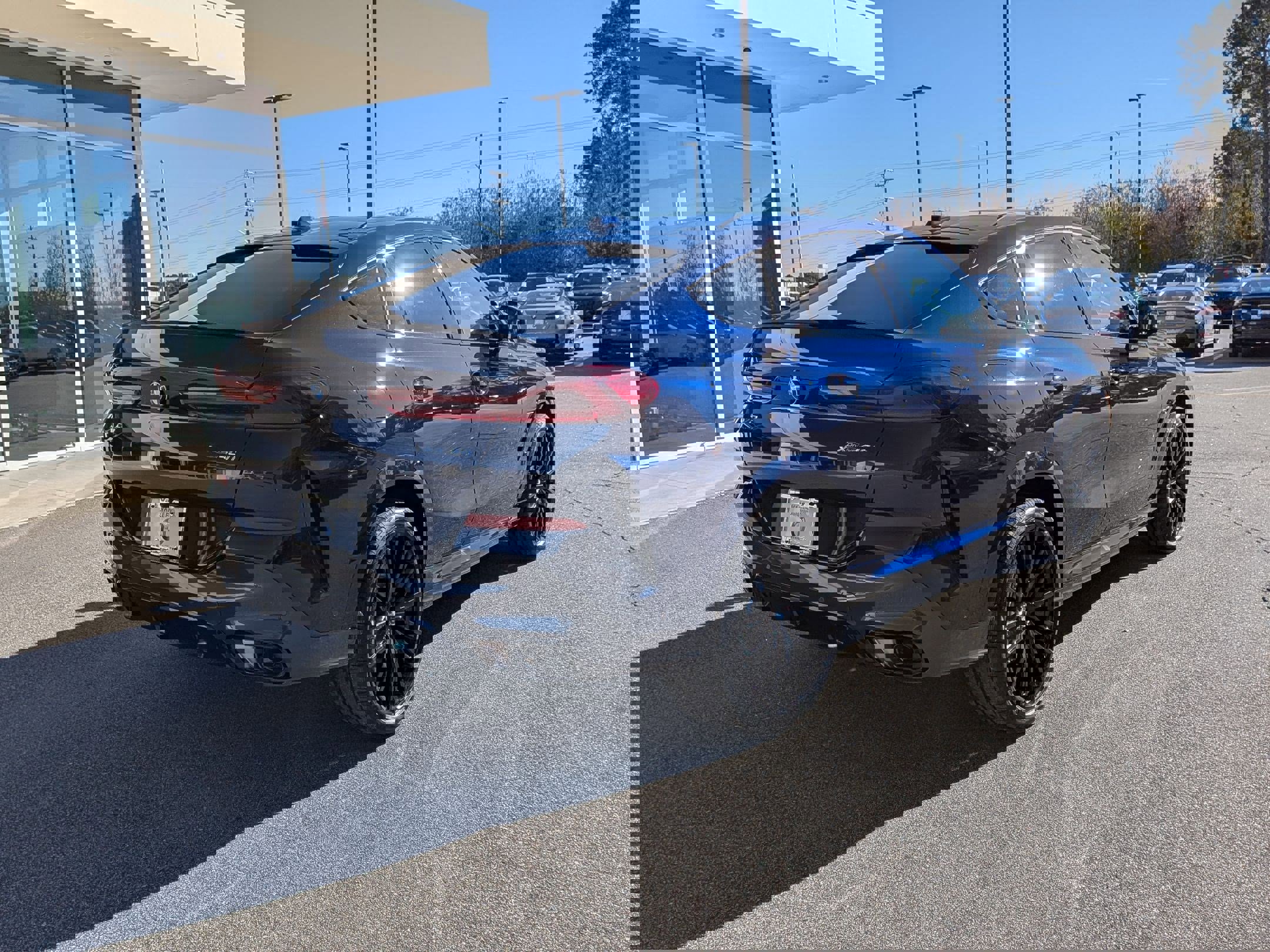 New 2026 BMW X6 xDrive40i w/ Climate Comfort Package image 3