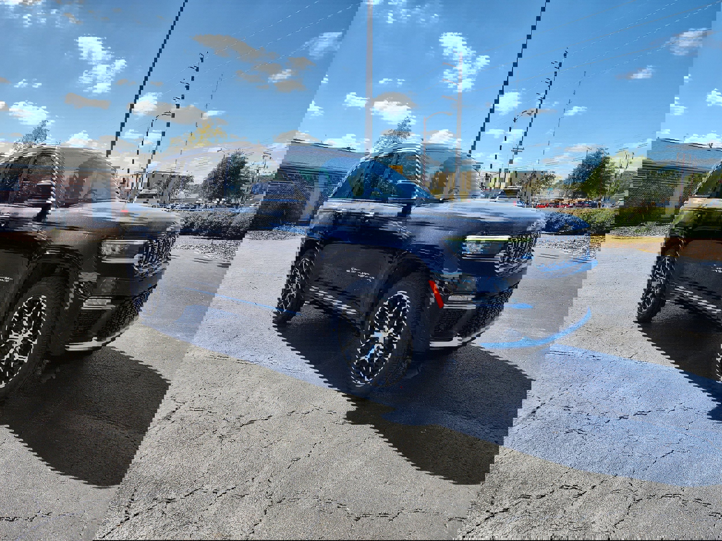 Used 2022 Jeep Grand Cherokee Summit image 2