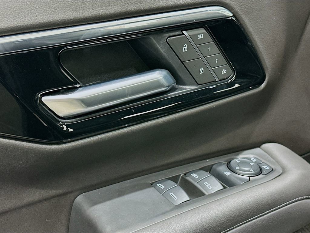 Certified 2025 Chevrolet Tahoe LT image 3