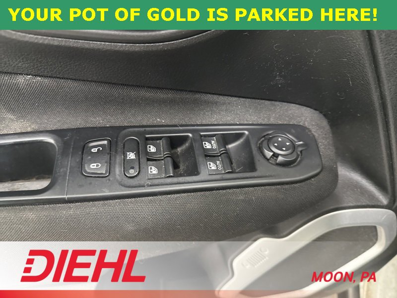 Used 2018 Jeep Renegade Latitude w/ Cold Weather Group image 19