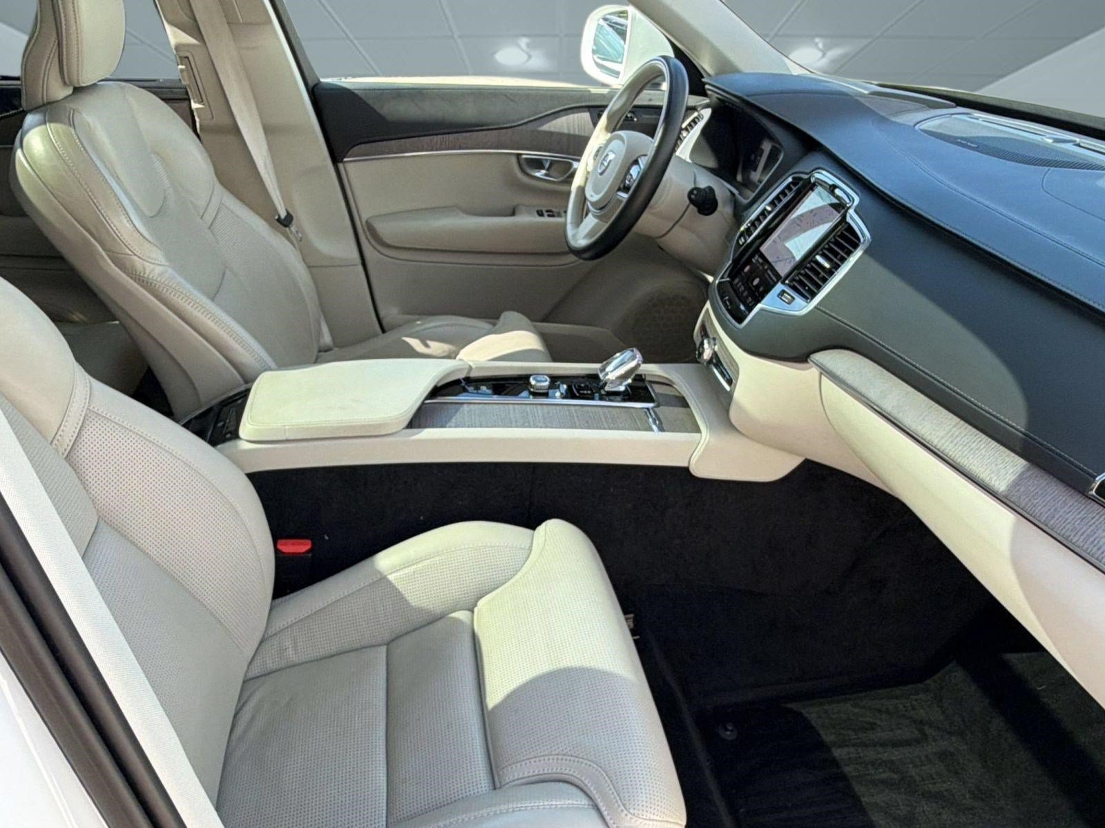 Certified 2023 Volvo XC90 B6 Ultimate w/ Protection Package Premier AWD/4WD image 30