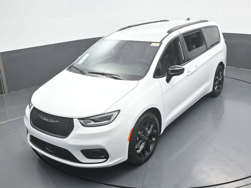 New 2026 Chrysler Pacifica Select w/ S Appearance Package image 45
