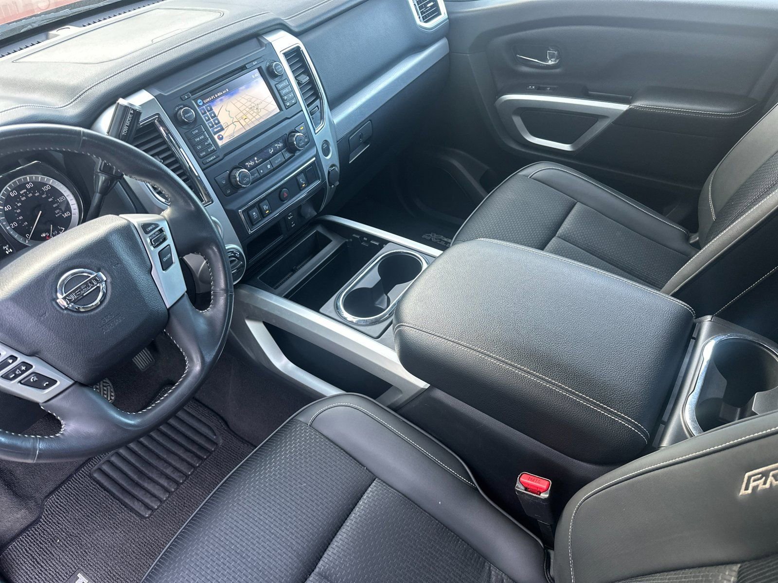 Used 2017 Nissan Titan PRO-4X image 9