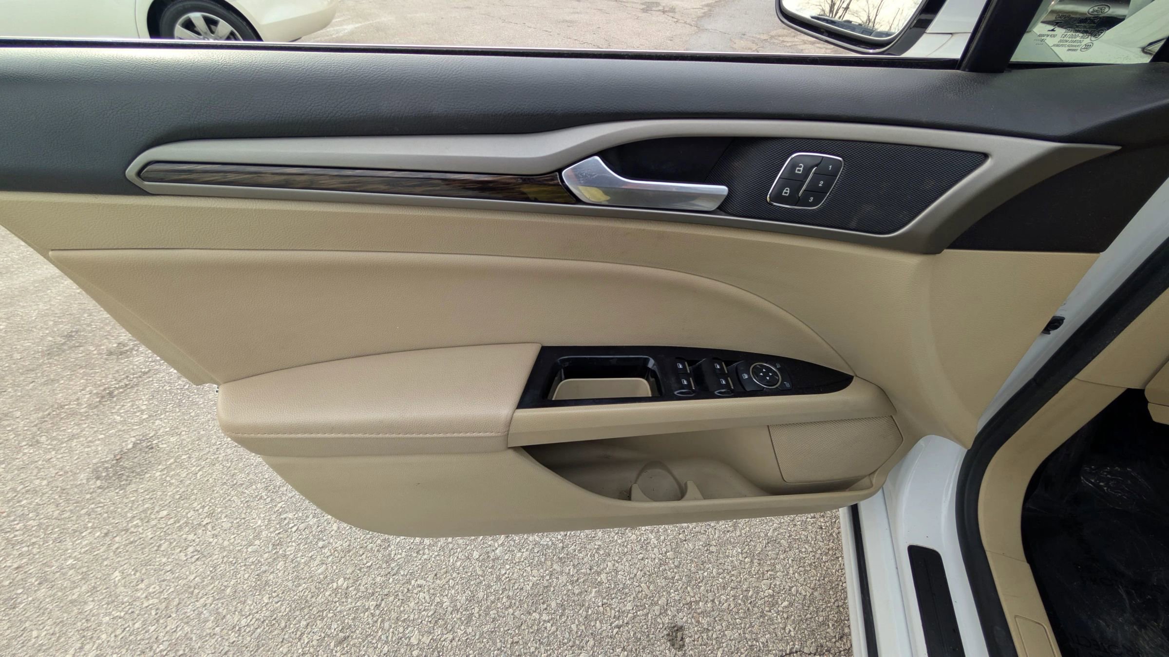 Used 2014 Ford Fusion SE w/ Equipment Group 202A image 9