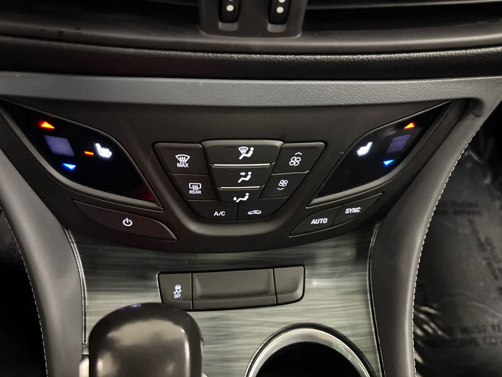 Used 2019 Buick Envision Essence image 30