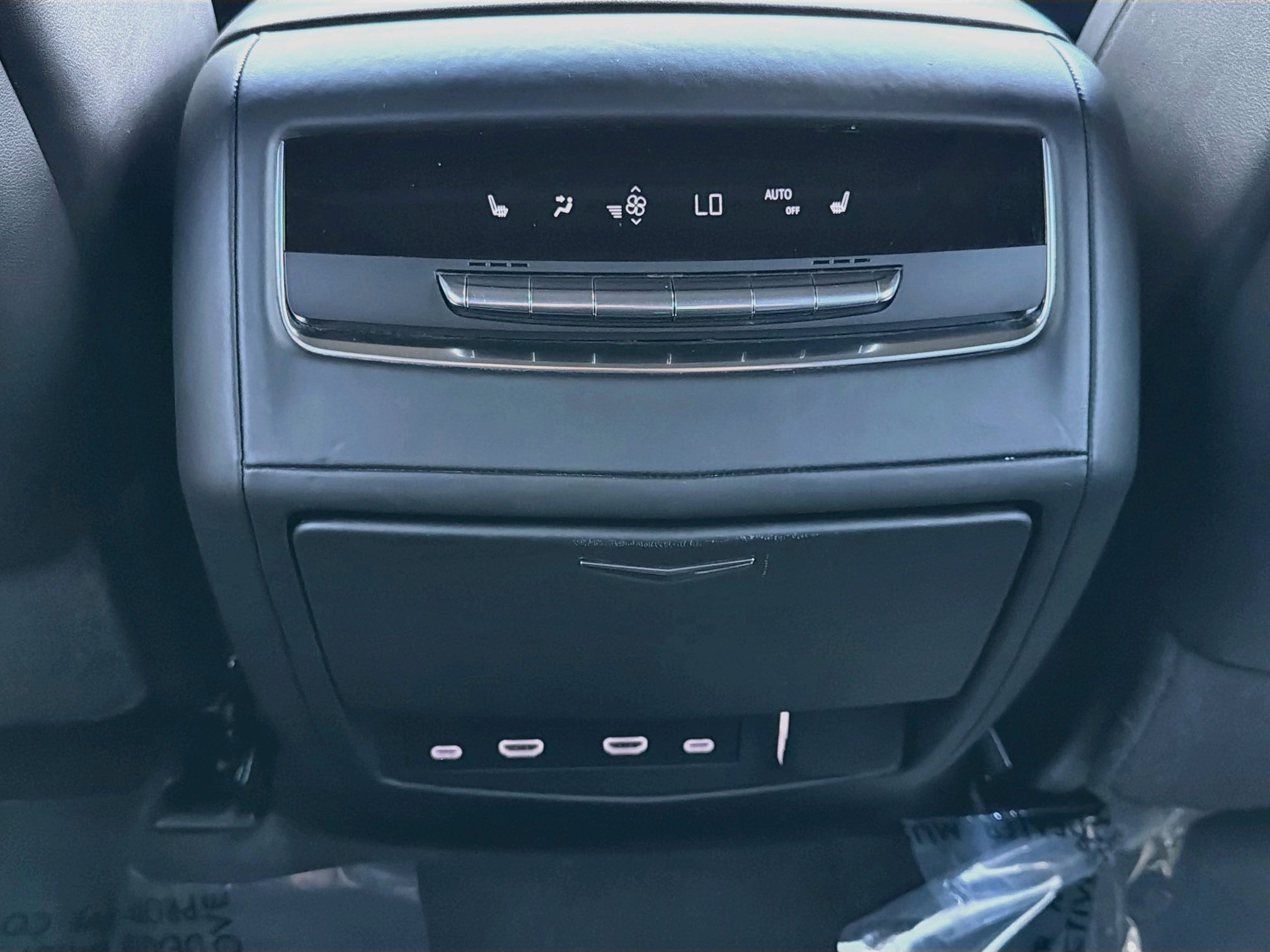 Used 2022 Cadillac Escalade ESV Sport Platinum w/ Heavy-Duty Trailer Package AWD/4WD image 28