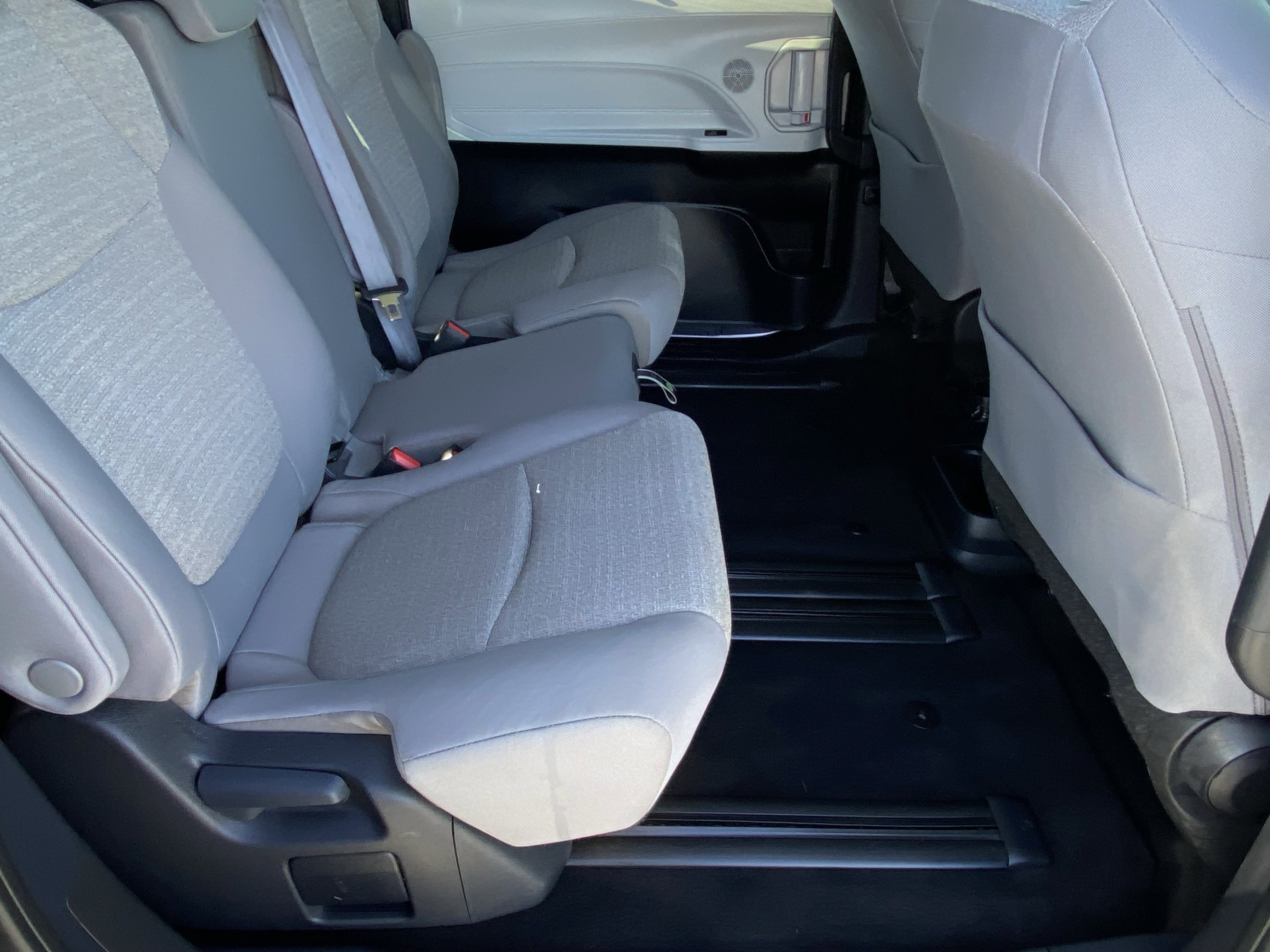 Certified 2025 Toyota Sienna LE FWD image 12