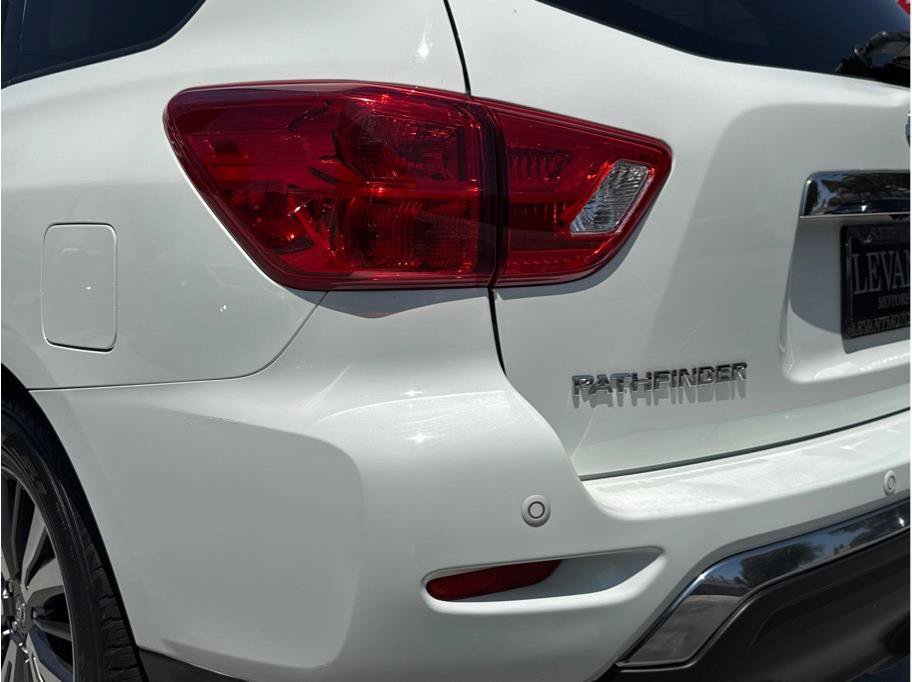 Used 2020 Nissan Pathfinder SL FWD image 11