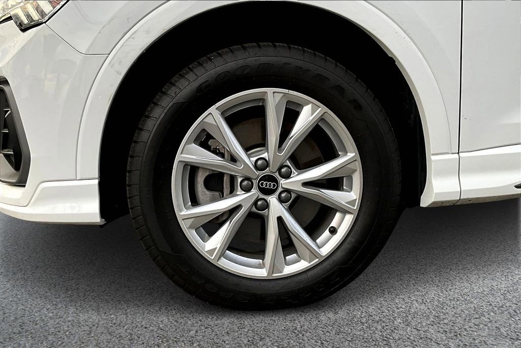 Used 2024 Audi Q3 2.0T Premium Plus image 34