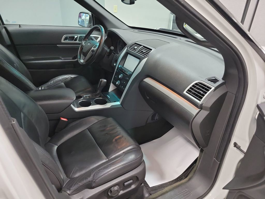 Used 2014 Ford Explorer XLT w/ Equipment Group 202A image 18