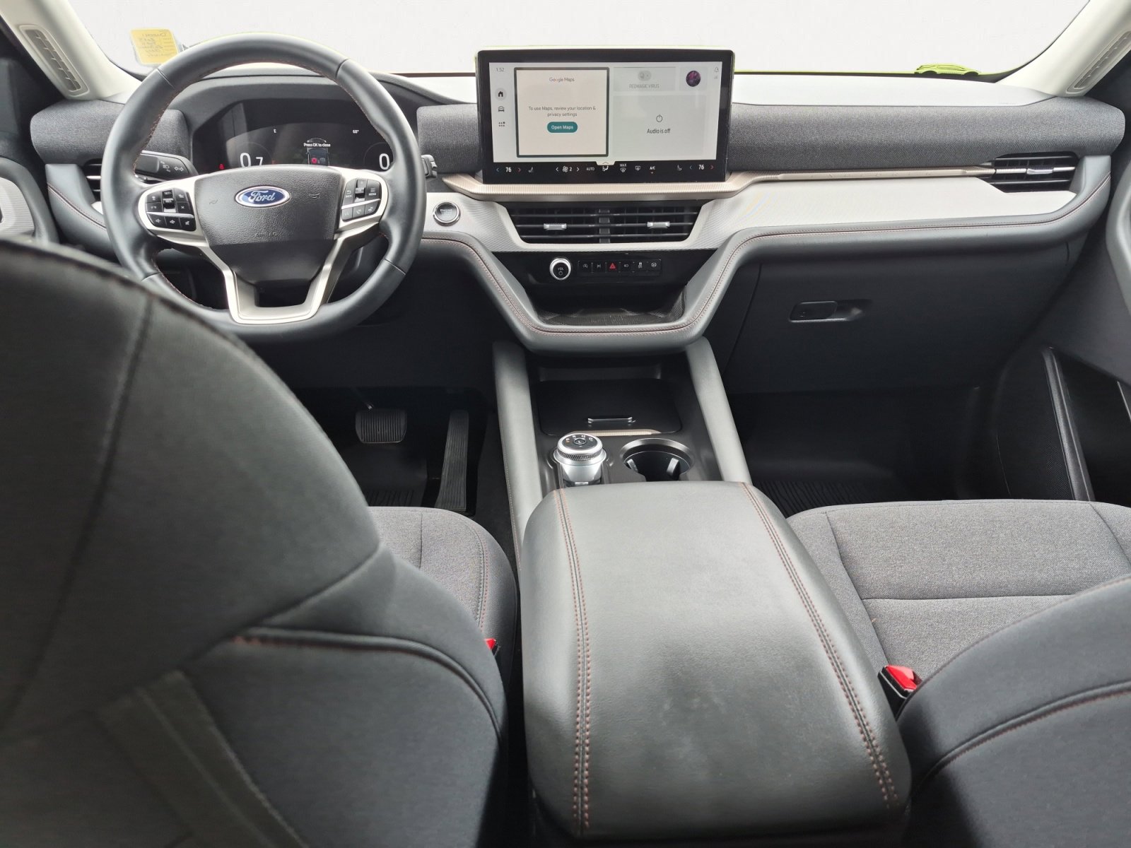 Used 2025 Ford Explorer Active RWD image 3