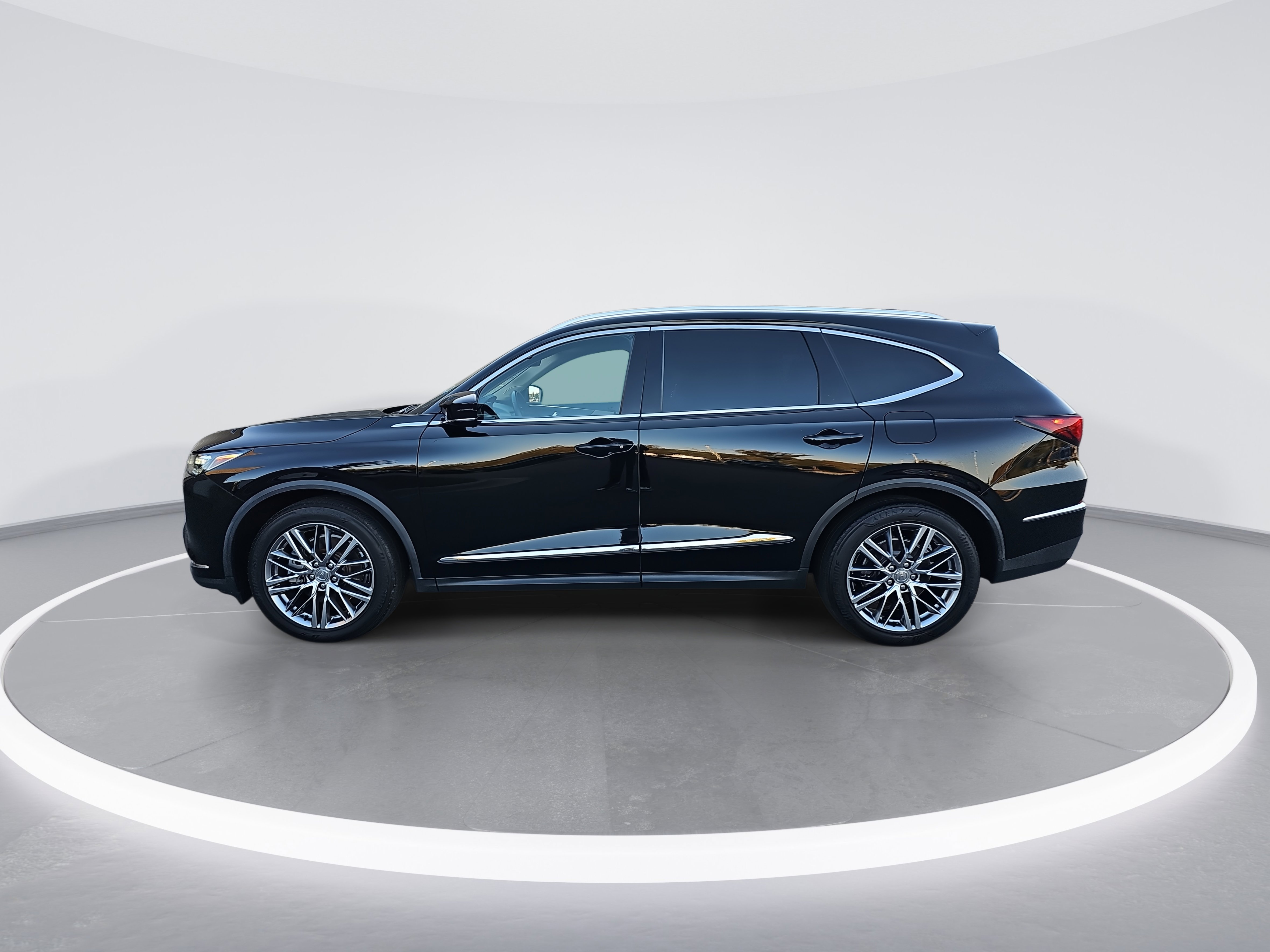 Used 2023 Acura MDX SH-AWD w/ Advance Package image 6