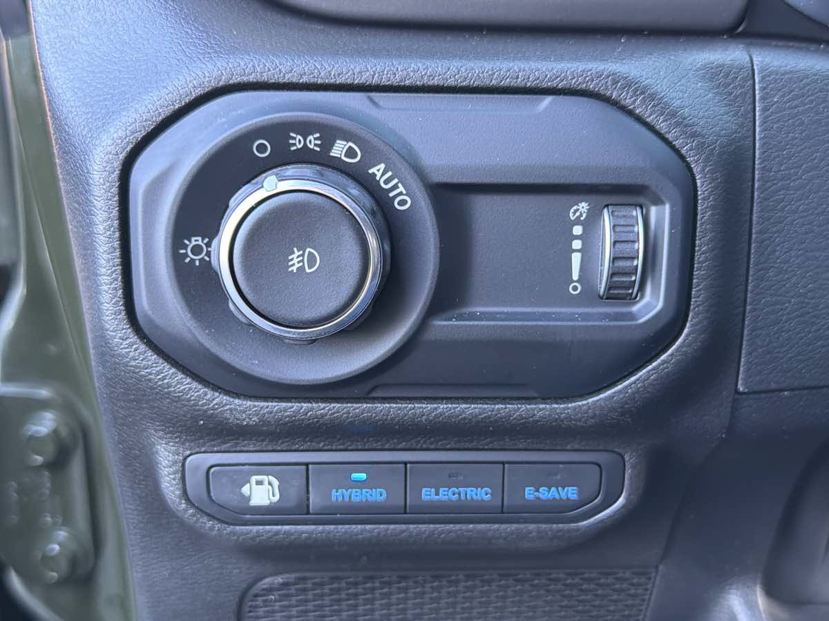 Used 2023 Jeep Wrangler Unlimited w/ 8.4" Radio Group AWD/4WD image 28