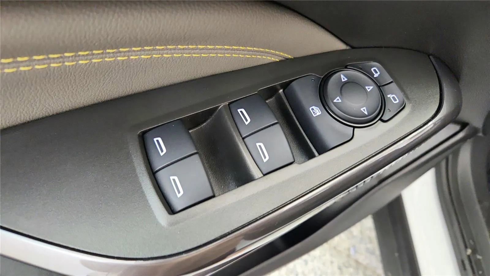 Used 2025 Chevrolet Trax ACTIV w/ Driver Confidence Package image 26