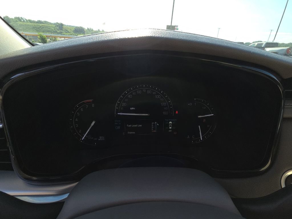 Used 2018 Cadillac XT5 Luxury w/ Driver Awareness Package FWD image 16