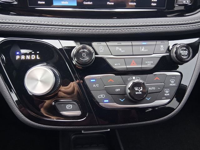 Used 2026 Chrysler Pacifica Select image 12