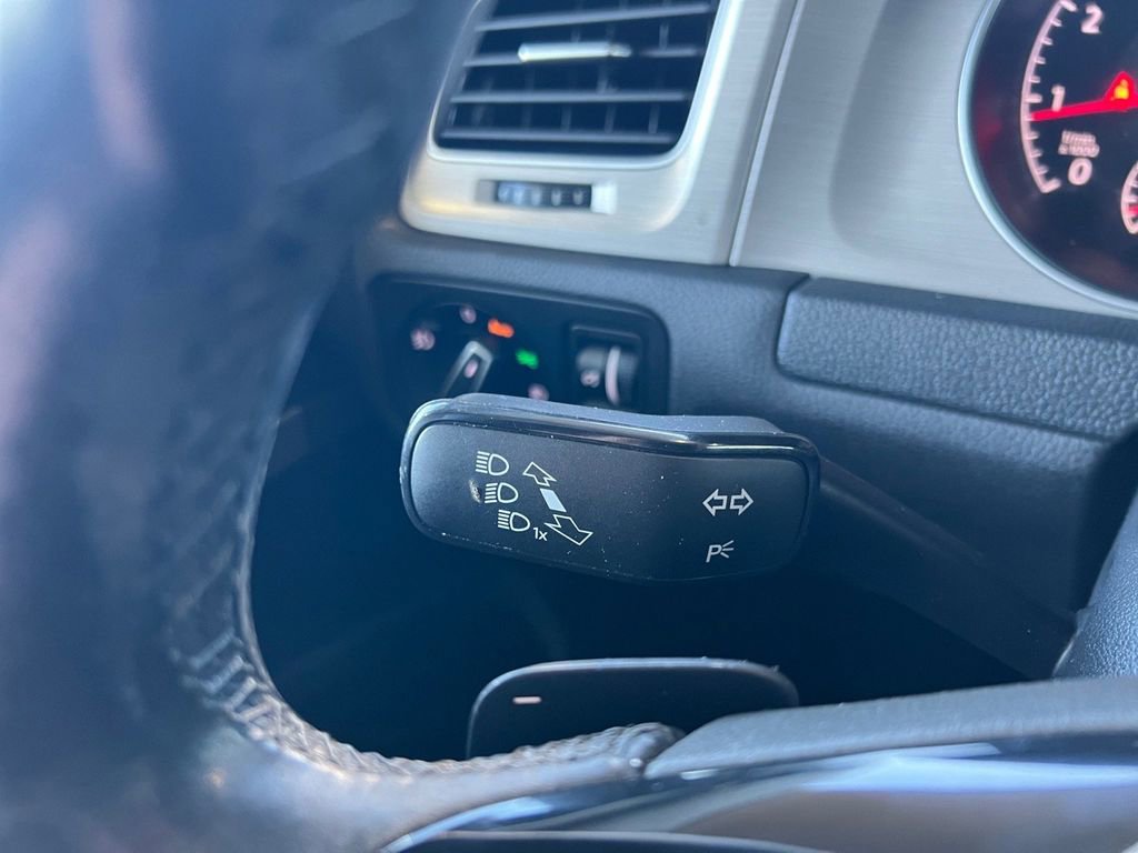 Used 2015 Volkswagen Golf S image 36