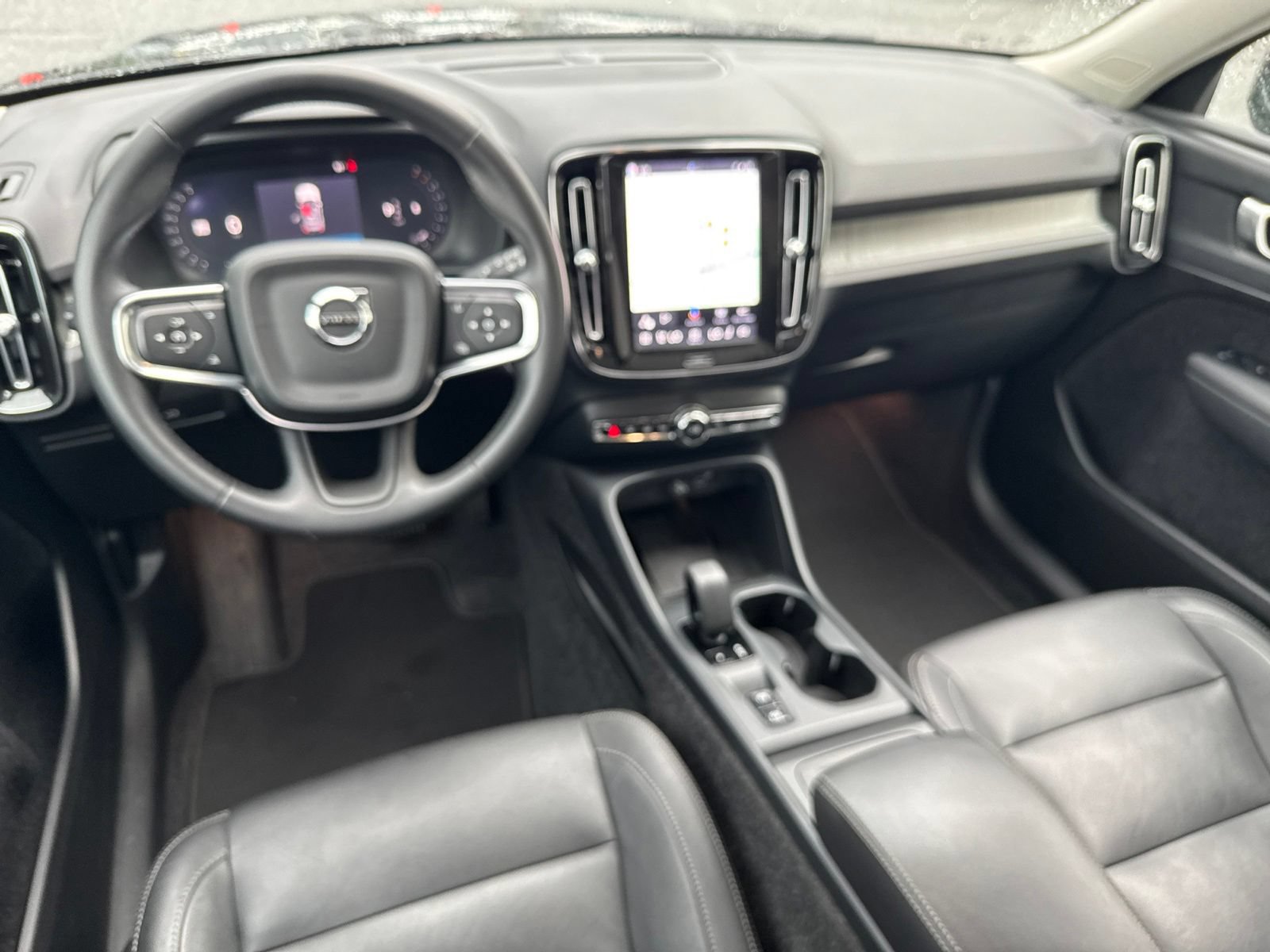 Used 2025 Volvo XC40 B5 Core AWD/4WD image 17