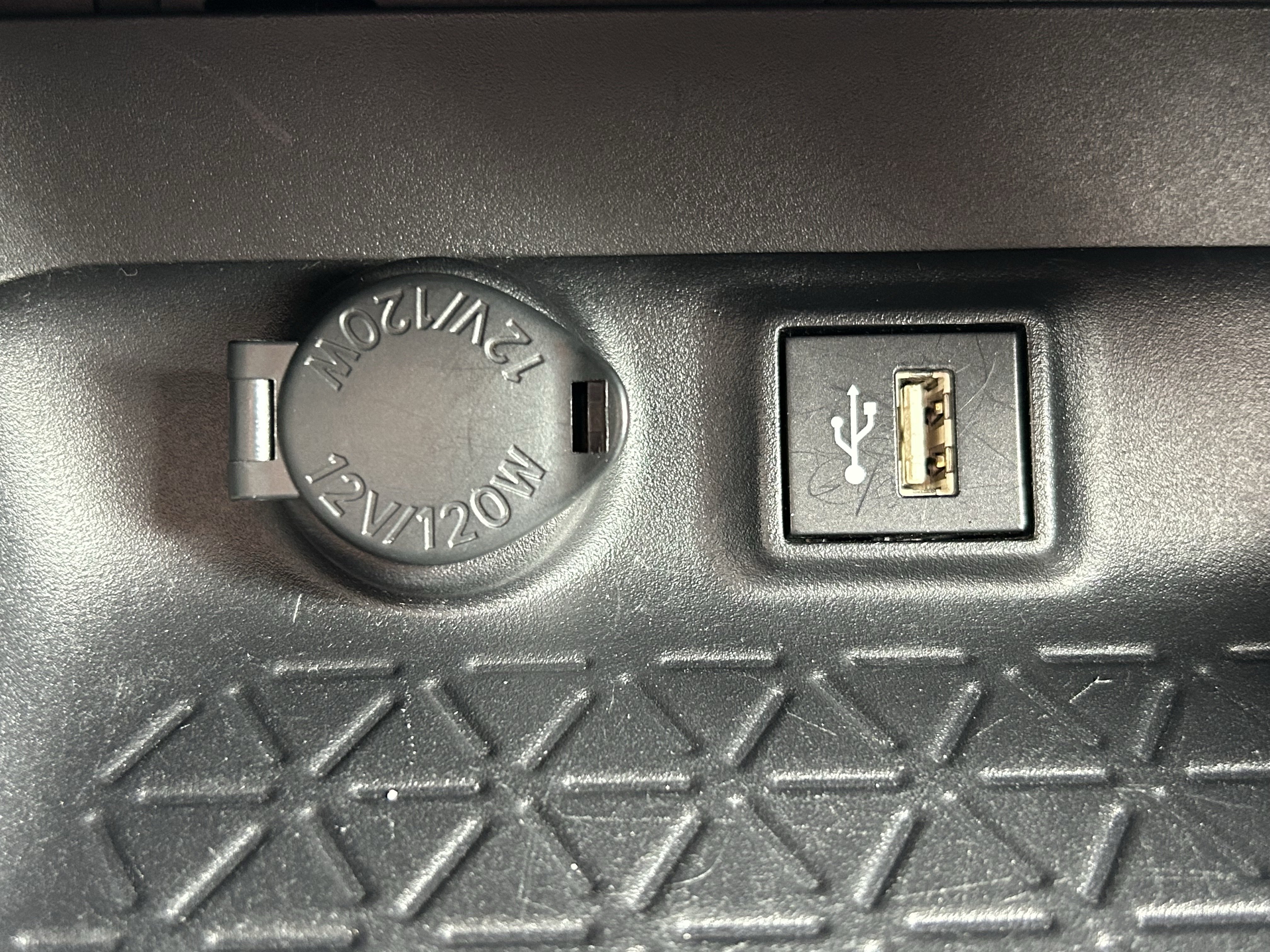 Certified 2025 Toyota RAV4 XLE FWD image 30