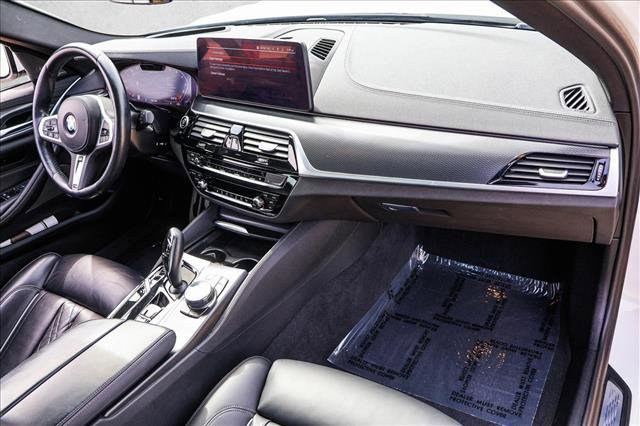 Used 2023 BMW M550i xDrive w/ Executive Package image 27