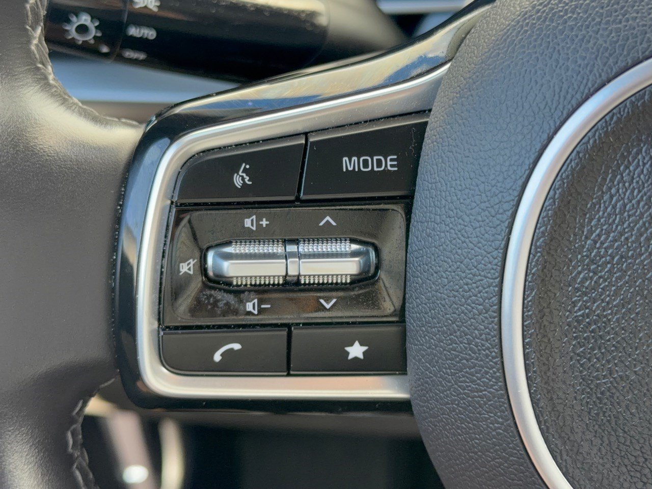 Used 2026 Kia Carnival FWD image 18