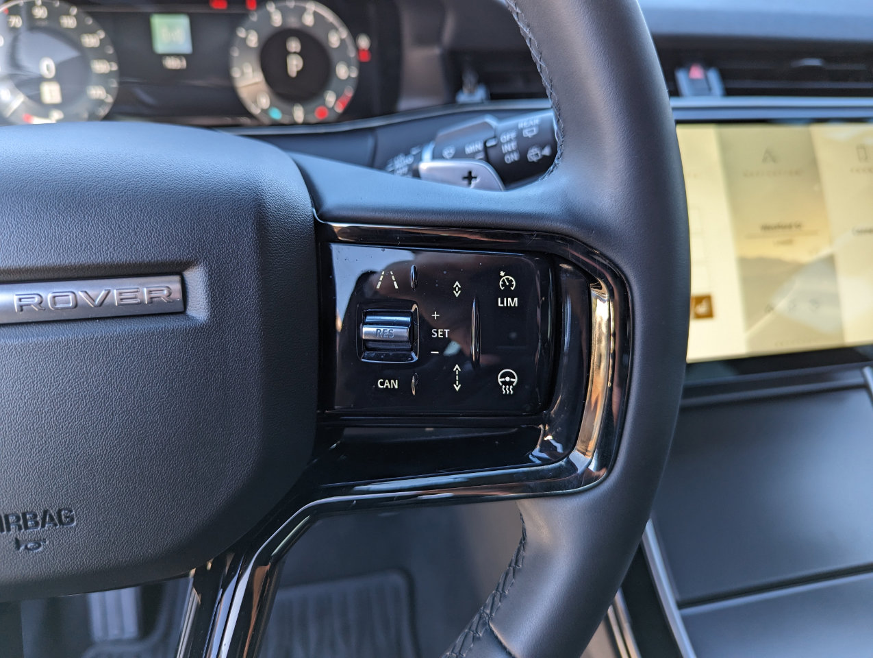 Used 2024 Land Rover Range Rover Evoque Dynamic SE image 17