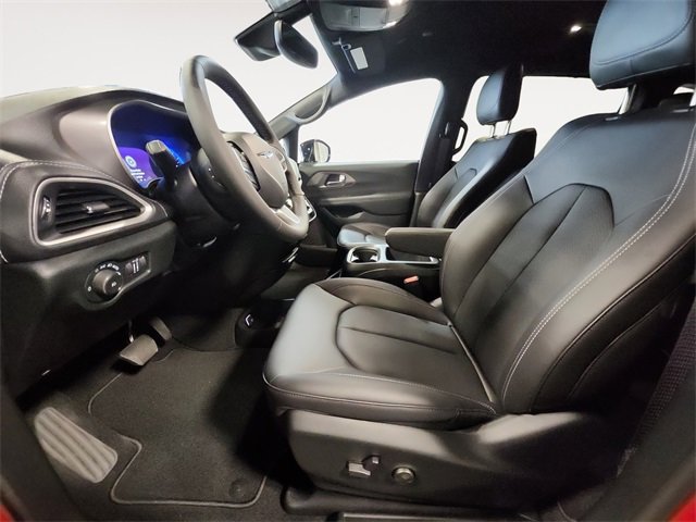 New 2026 Chrysler Pacifica Select image 9