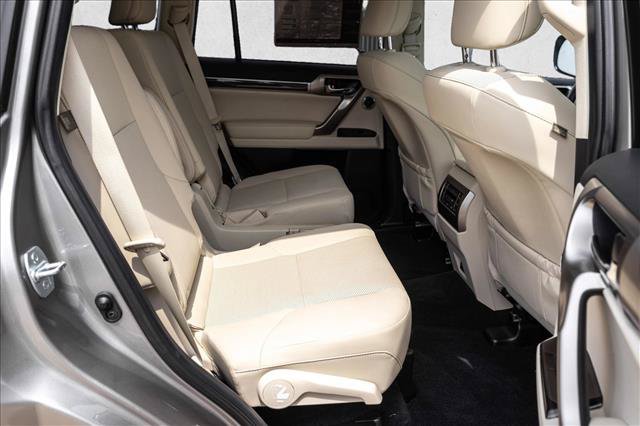 Used 2021 Lexus GX 460 Premium w/ Accessory Package AWD/4WD image 24