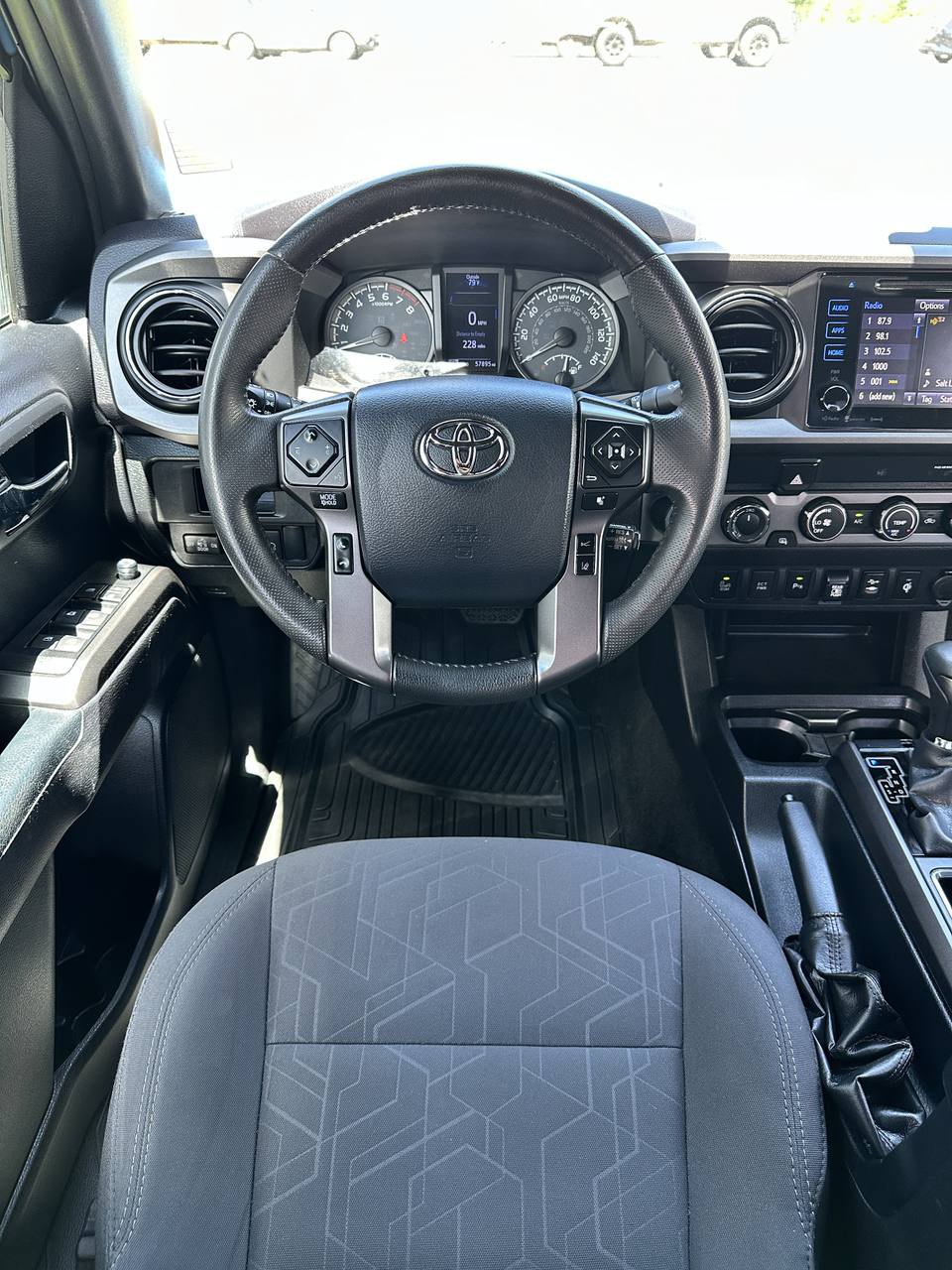 Used 2019 Toyota Tacoma TRD Off-Road w/ Technology Package AWD/4WD image 32