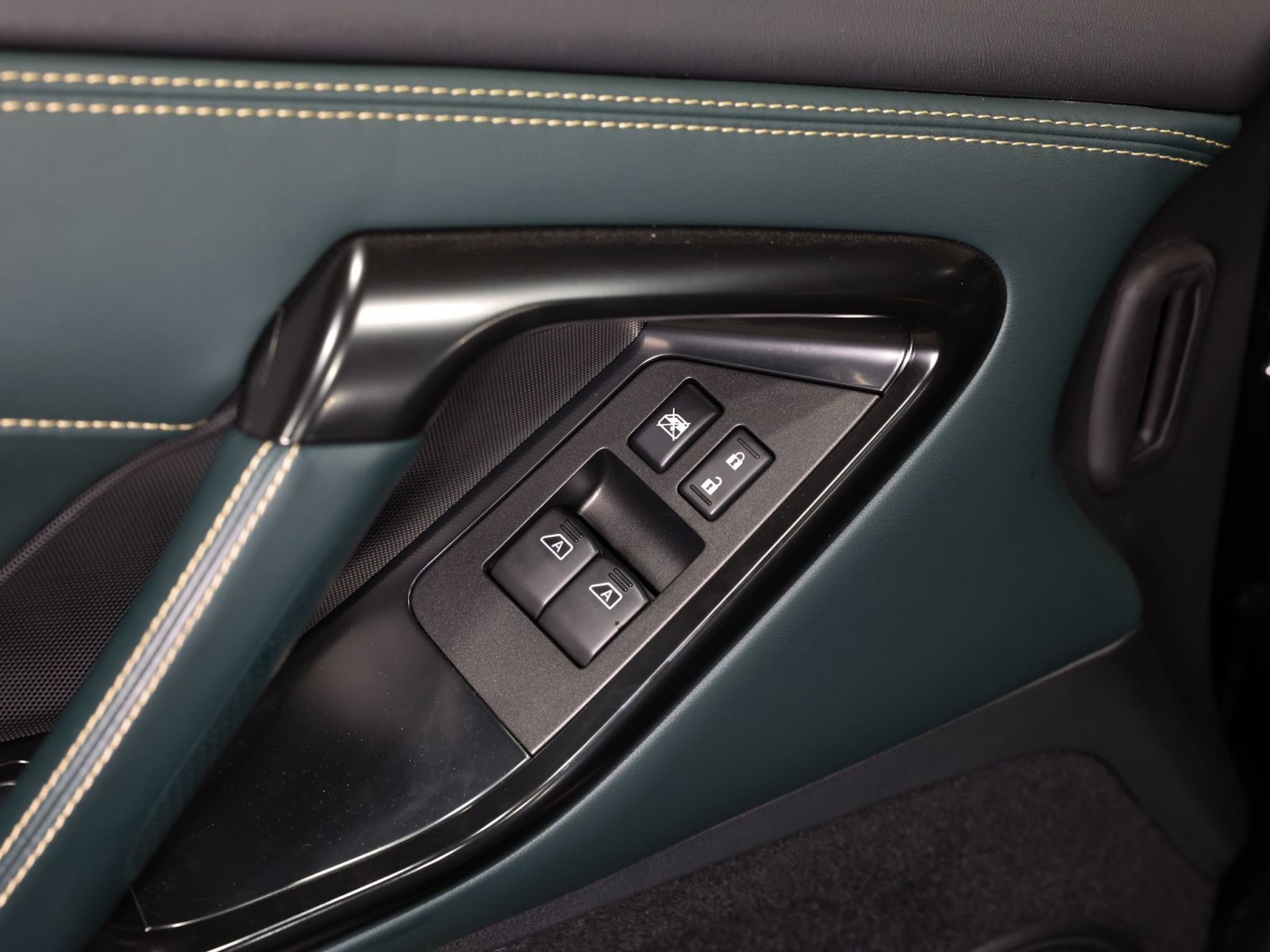 Used 2021 Nissan GT-R Premium AWD/4WD image 28
