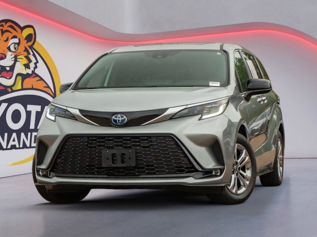 Used 2023 Toyota Sienna XSE AWD/4WD image 1
