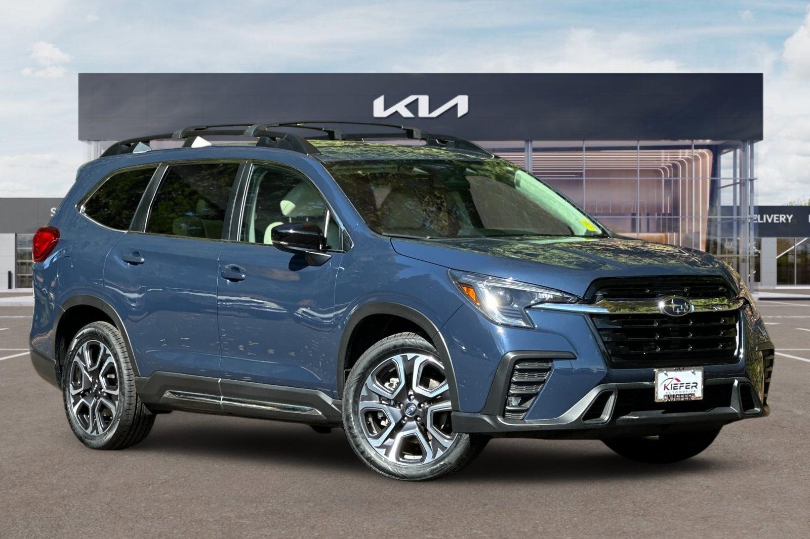 Used 2024 Subaru Ascent Limited image 2