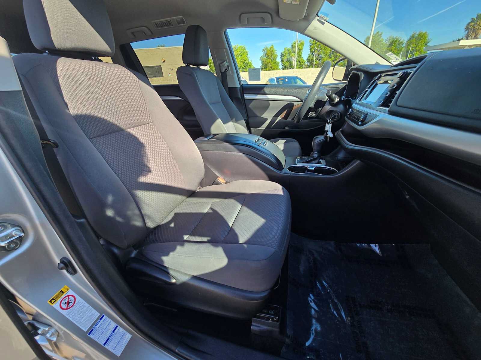 Used 2017 Toyota Highlander LE AWD/4WD image 10