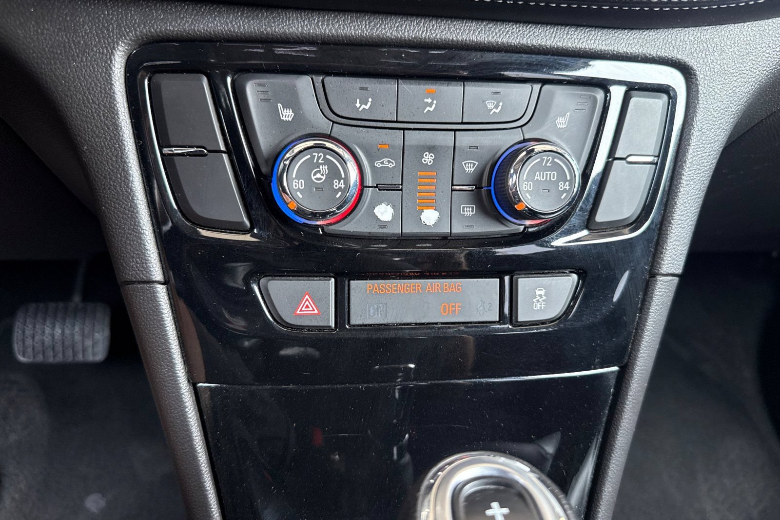 Used 2018 Buick Encore Essence FWD image 27