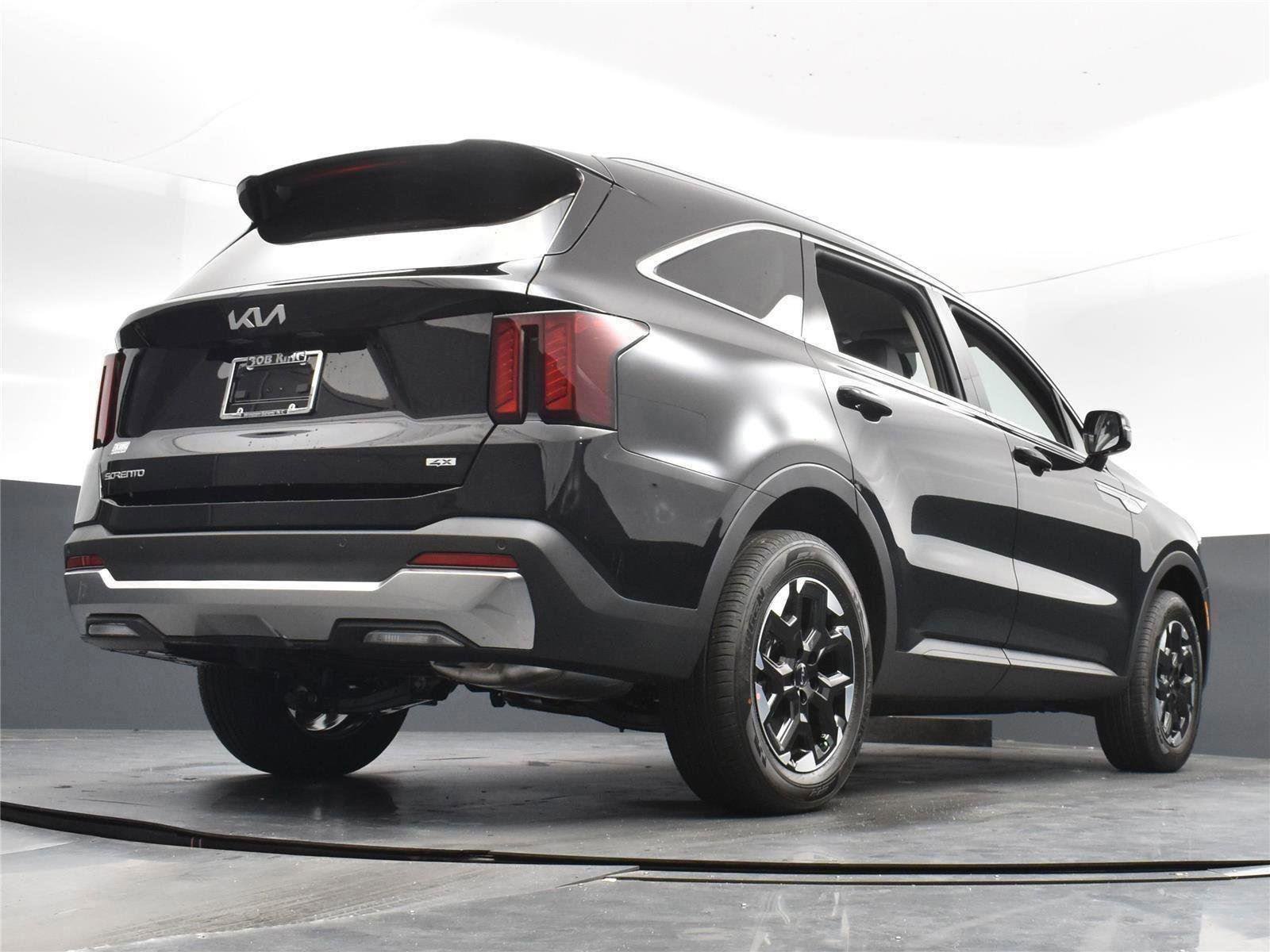 Used 2025 Kia Sorento S image 14