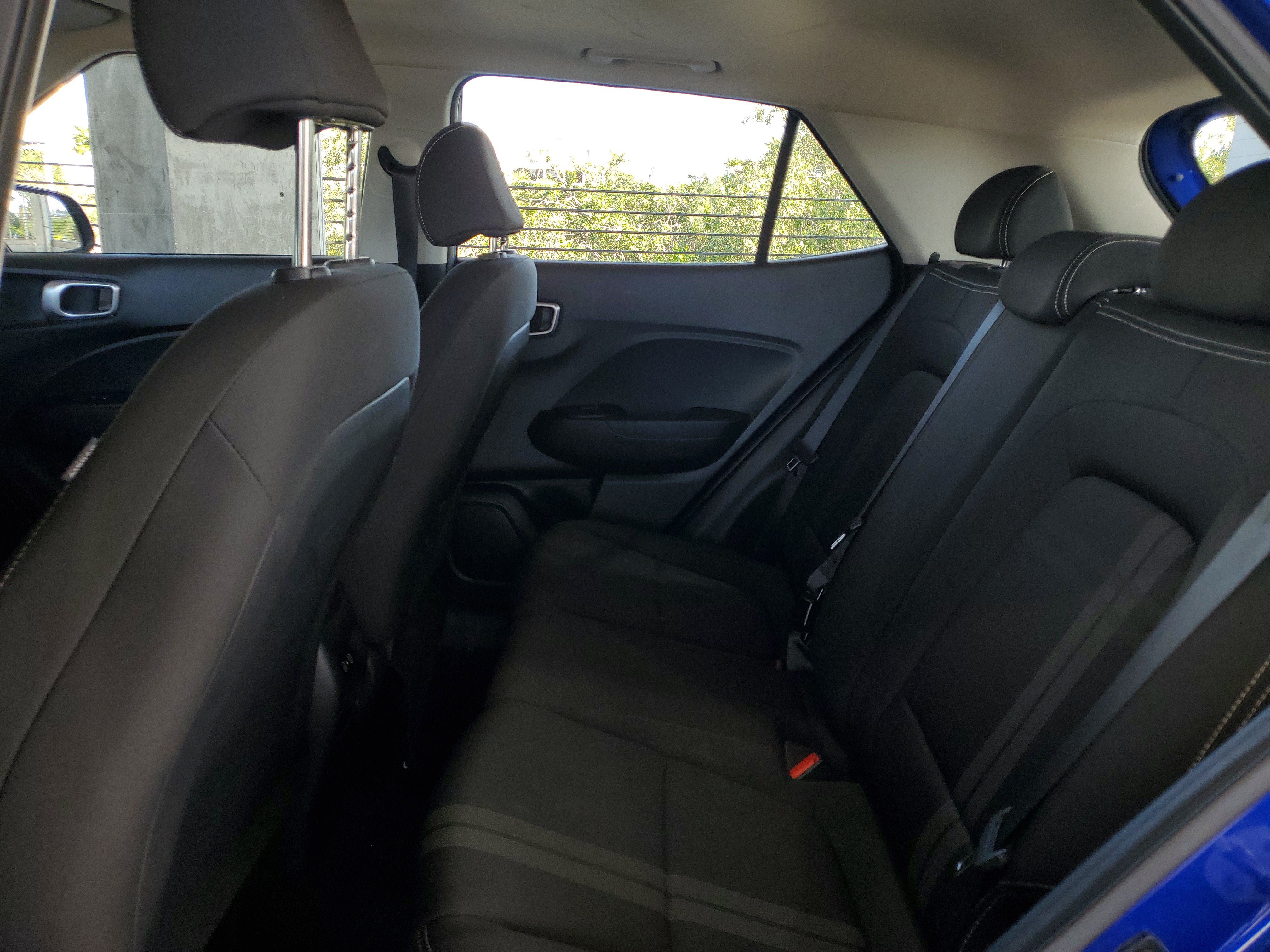 Used 2024 Hyundai Venue SEL FWD image 7