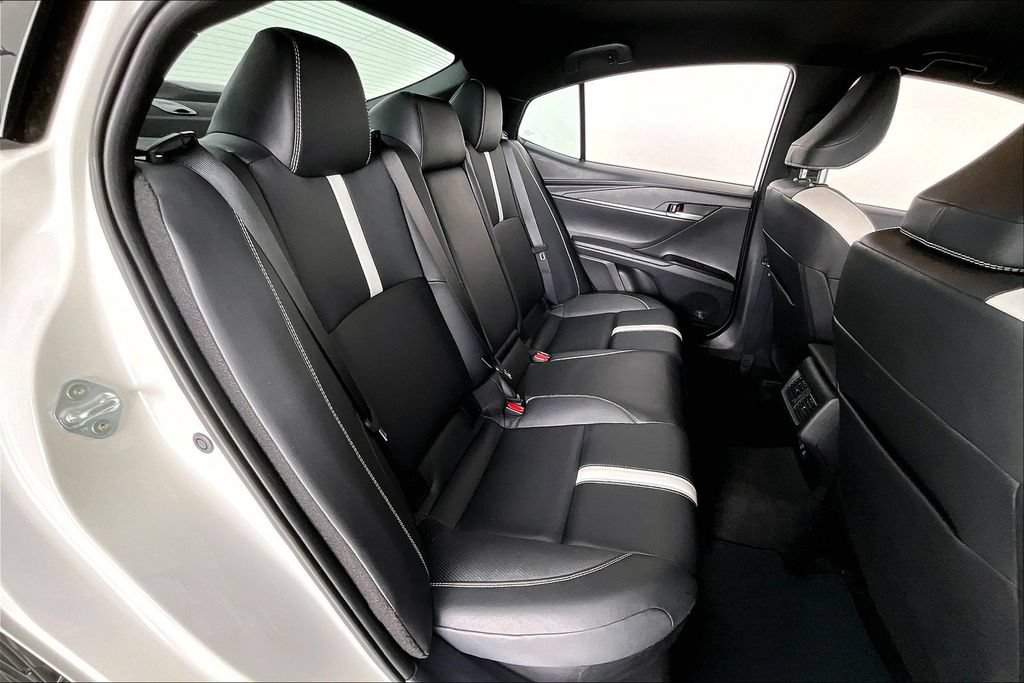 Used 2025 Toyota Camry SE w/ Convenience Package AWD/4WD image 33