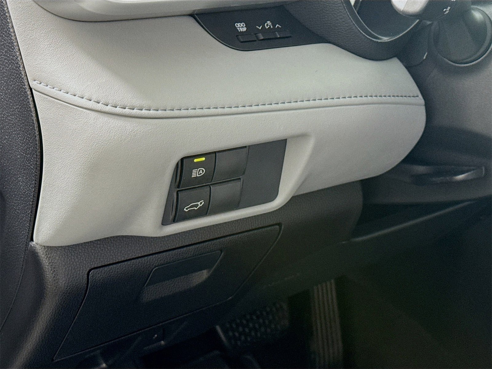 Certified 2021 Toyota Highlander LE image 5