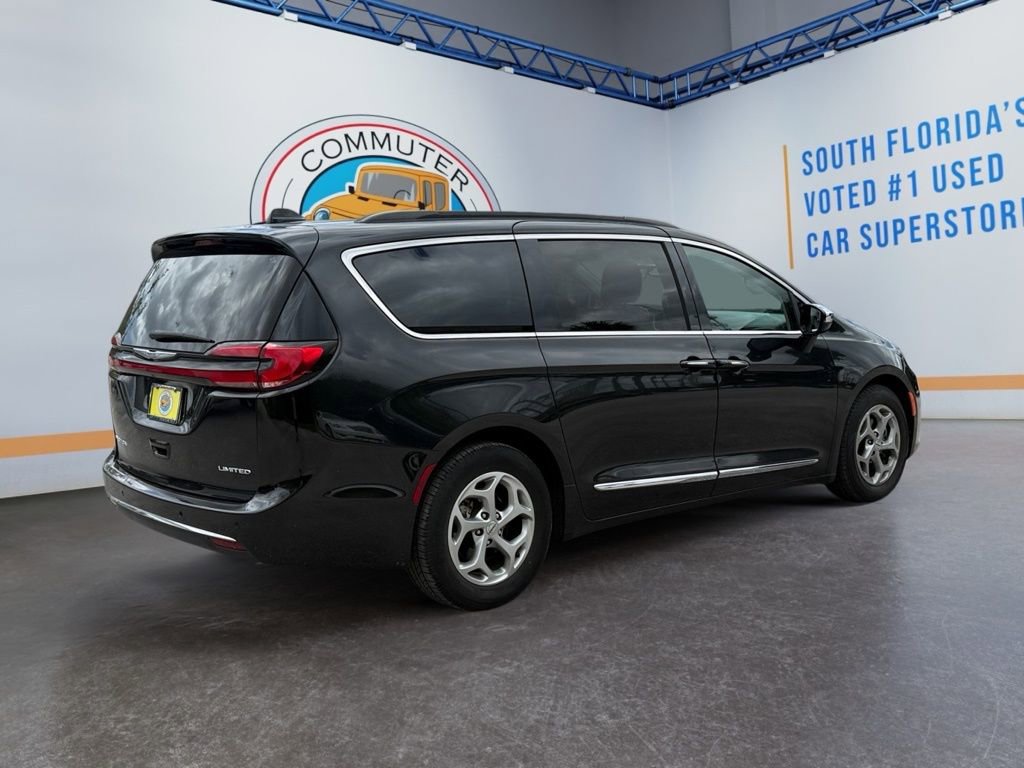 Used 2023 Chrysler Pacifica Limited FWD image 6