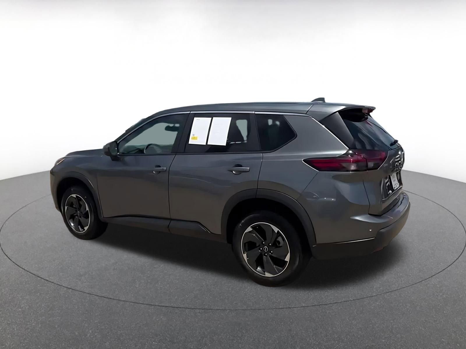 Used 2025 Nissan Rogue SV FWD image 10