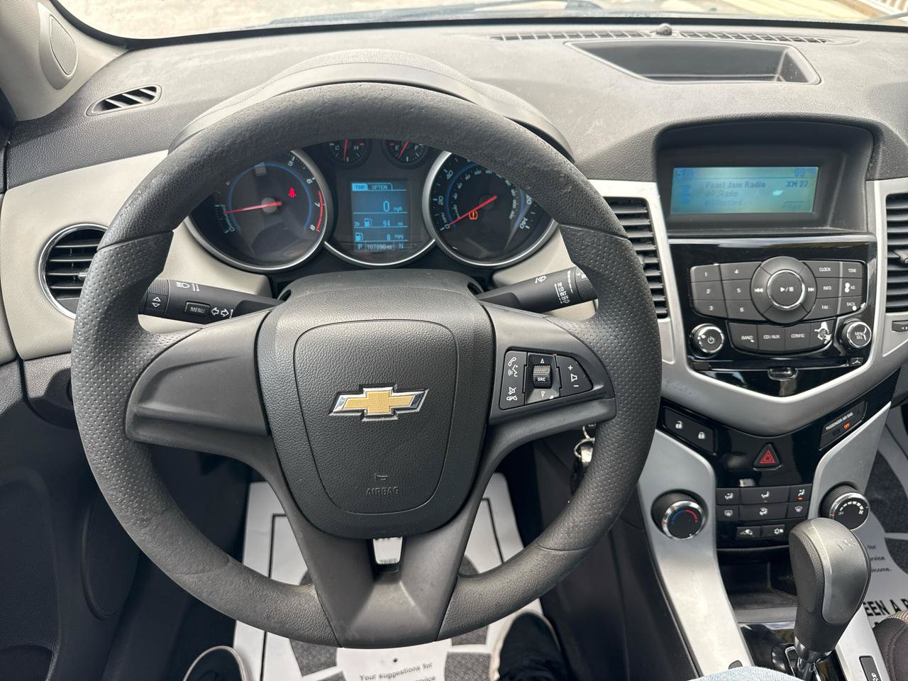 Used 2013 Chevrolet Cruze LS FWD image 32