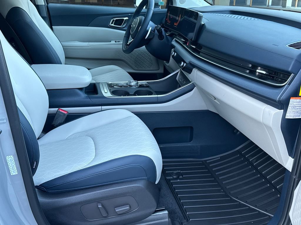 New 2026 Kia Carnival EX FWD image 12