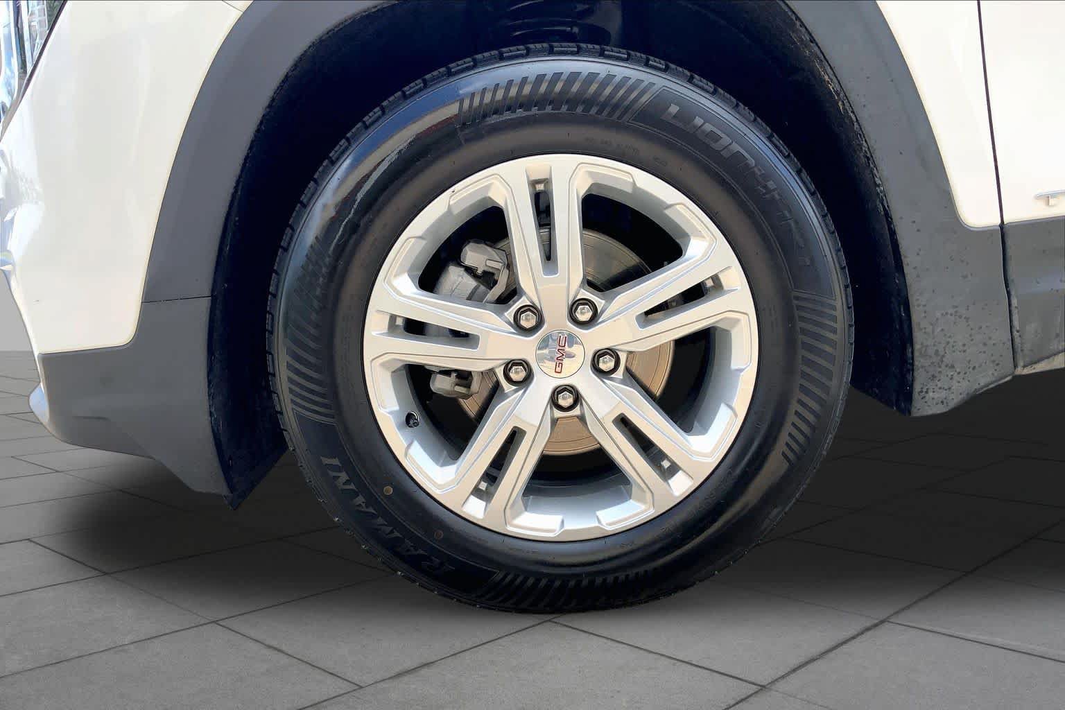 Used 2024 GMC Terrain SLE FWD image 10