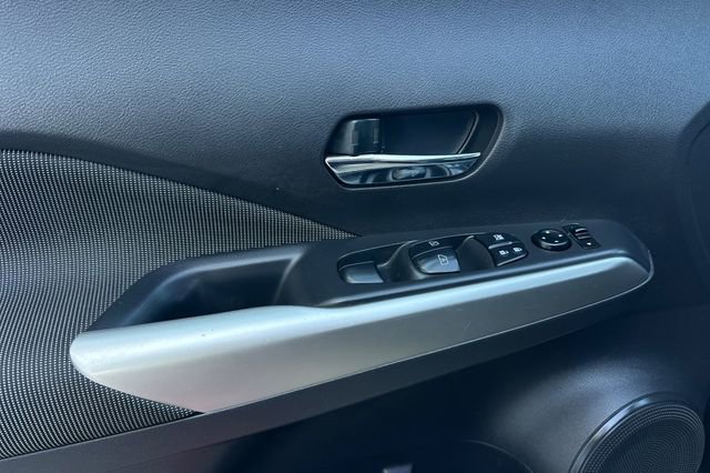 Used 2018 Nissan Kicks SV image 12