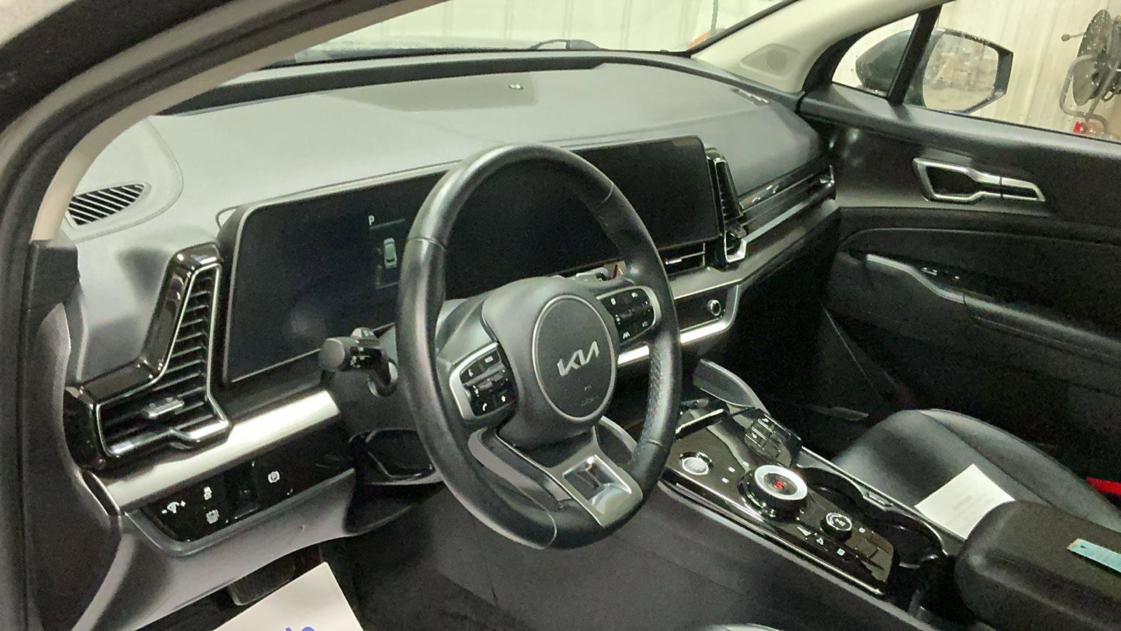 Used 2024 Kia Sportage EX image 15