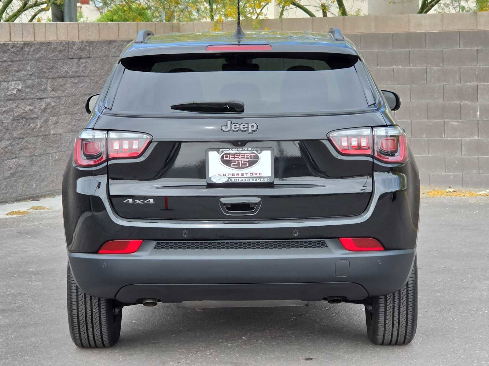 Used 2025 Jeep Compass Latitude w/ Convenience Group AWD/4WD image 8