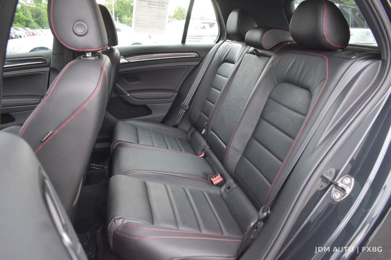 Used 2017 Volkswagen GTI SE FWD image 13